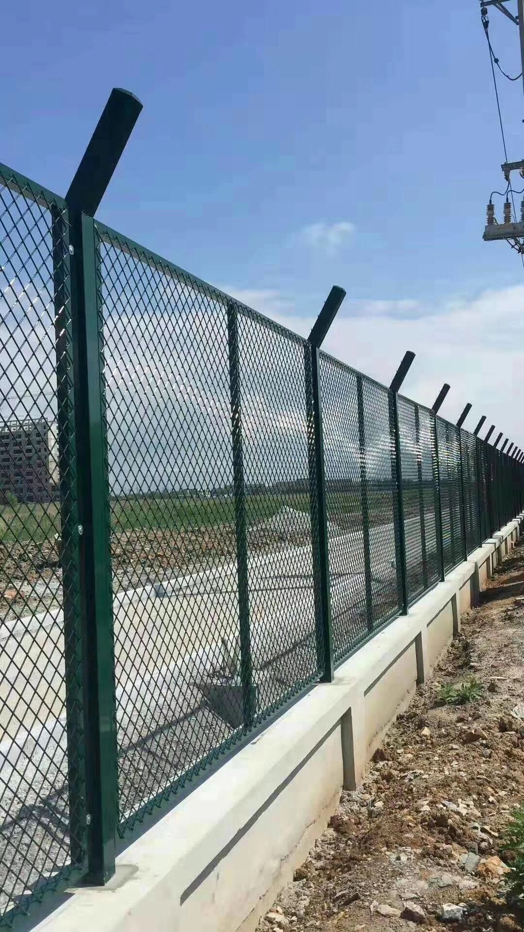 鋼板網圍欄
